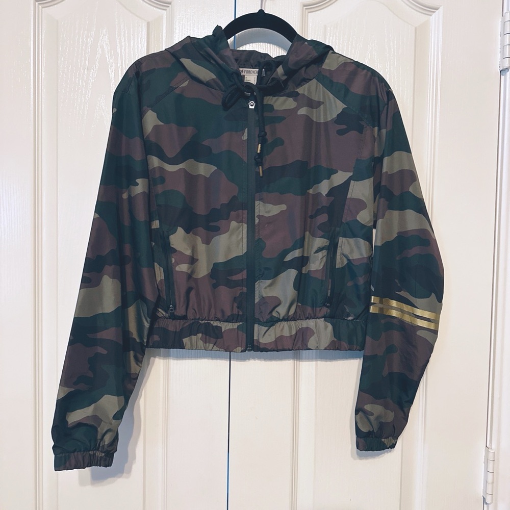 Forever 21 Windbreaker Cropped Camo Long Sleeves Size US 2